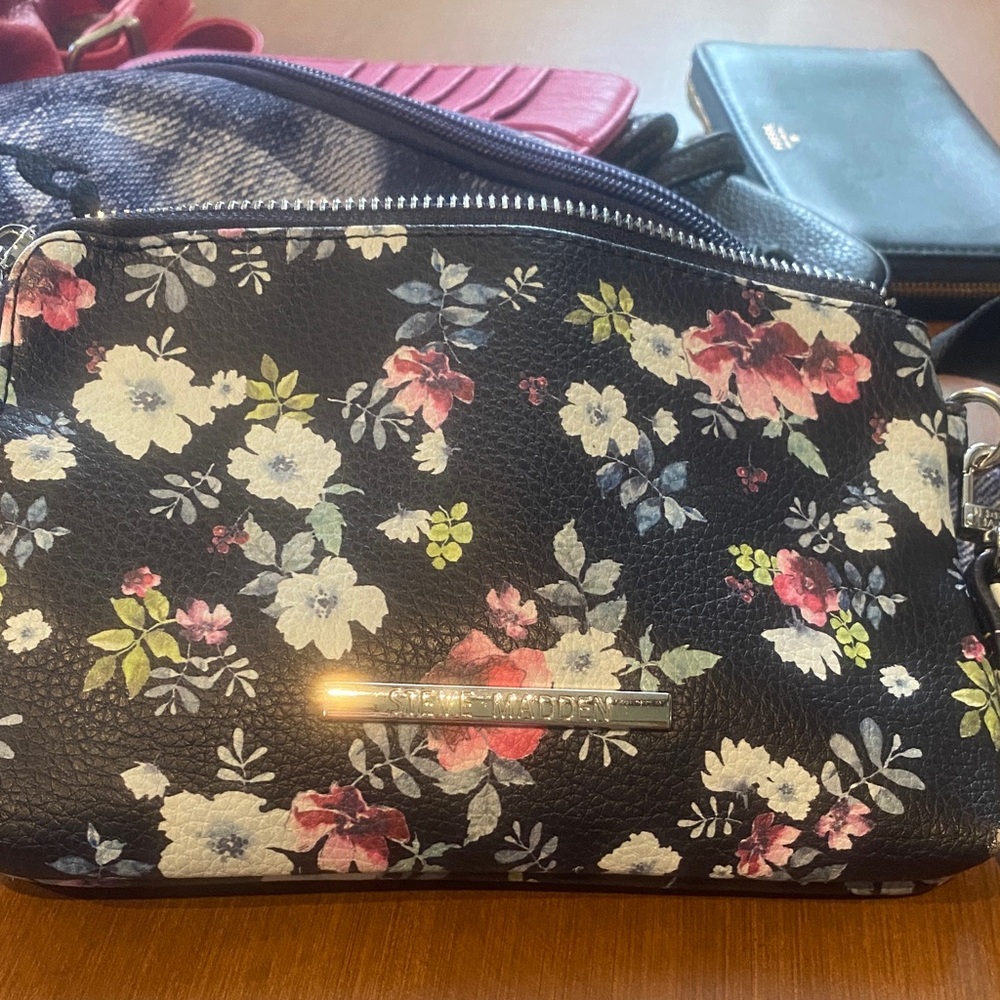 Steve Madden Navy Floral Pouch Wallet Make-up Bag